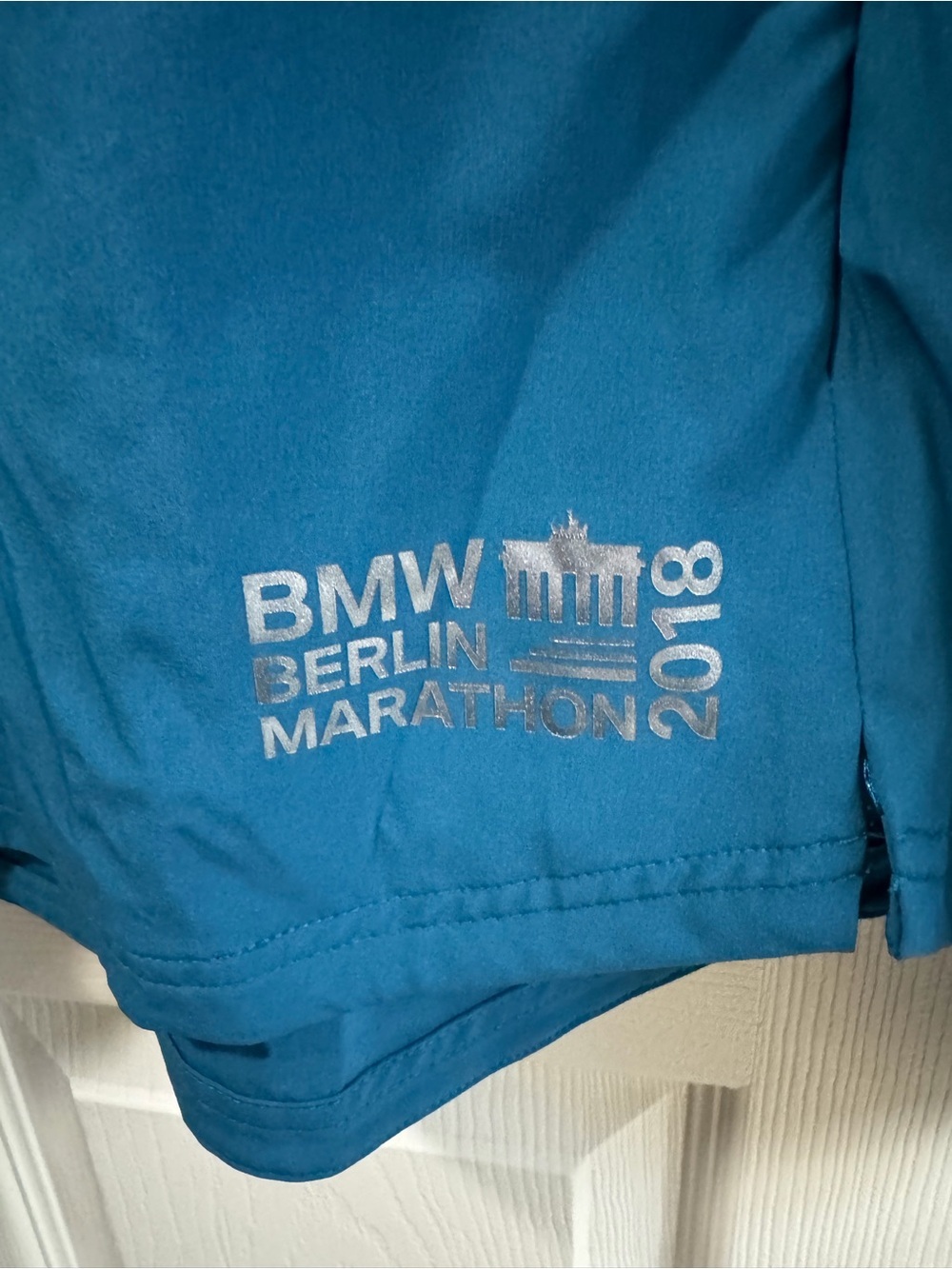 2018 Berlin Marathon Adidas Blue Geometric Hooded Jacket - Picture 3 of 4